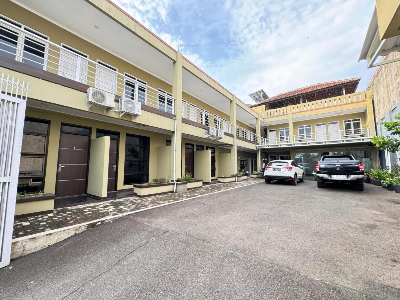 Fakhira Residence Hotel Cianjur Kültér fotó