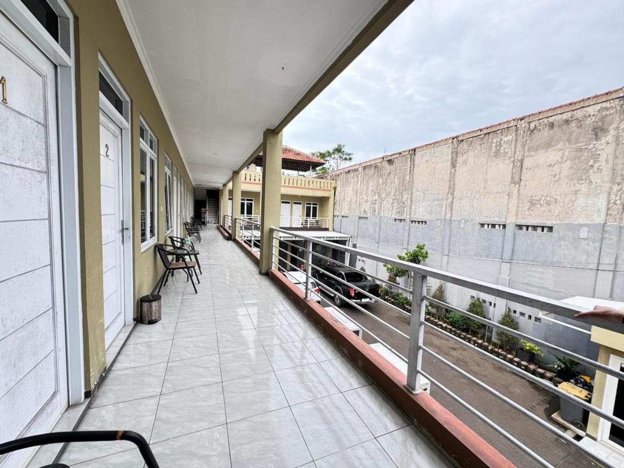 Fakhira Residence Hotel Cianjur Kültér fotó