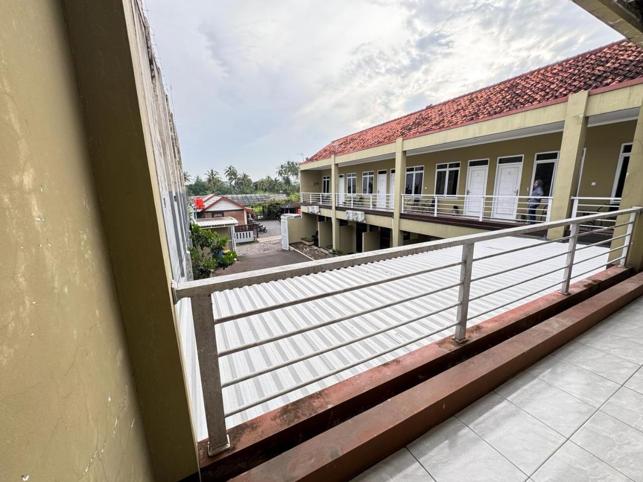 Fakhira Residence Hotel Cianjur Kültér fotó